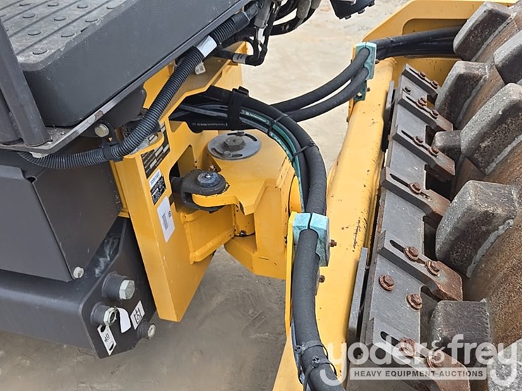 2017-volvo-sd45b-image-24