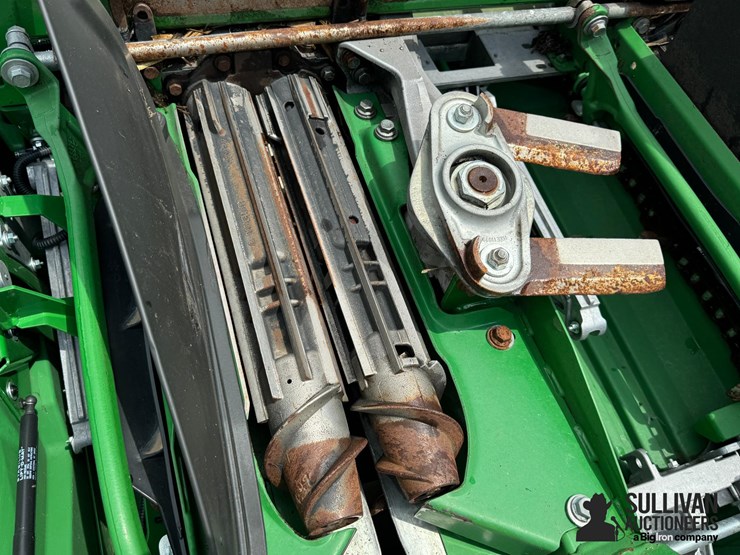 2023-john-deere-c12f-image-10