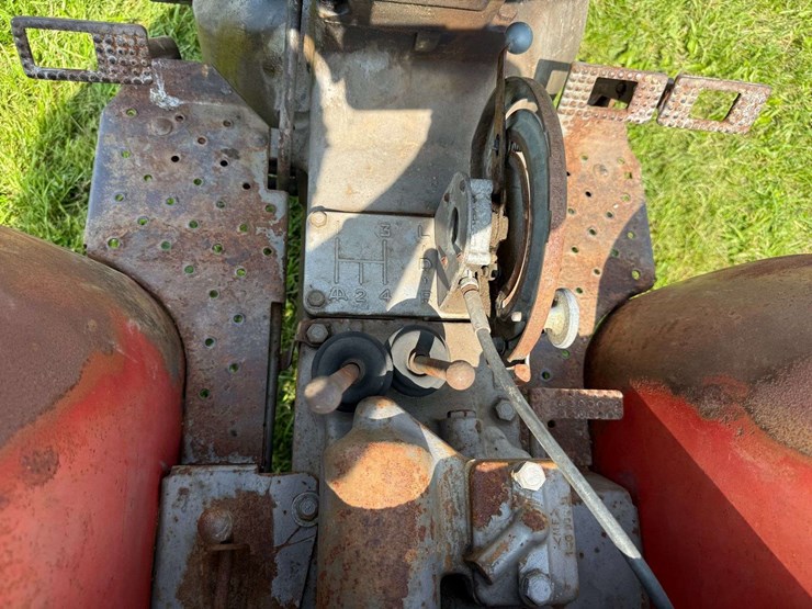 massey-ferguson-825-image-18