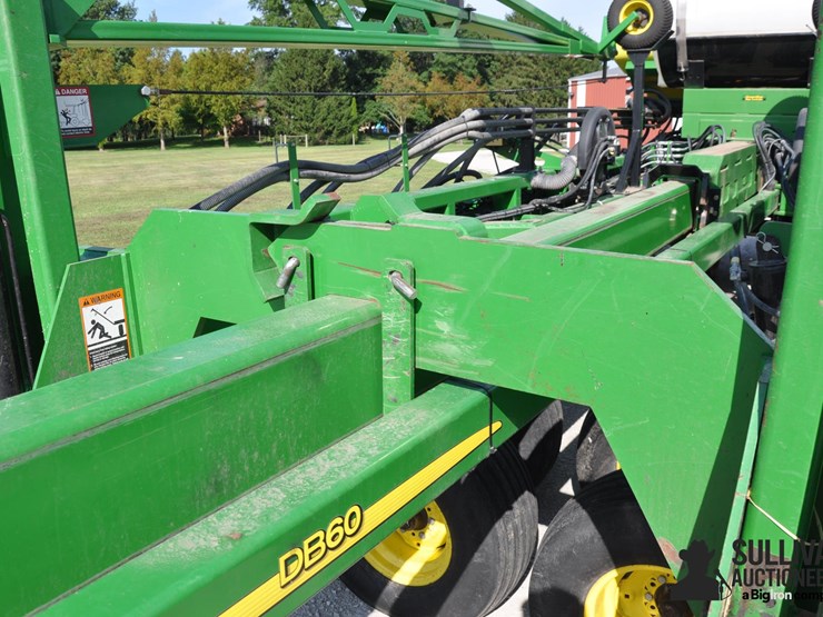 2010-john-deere-db60-image-16