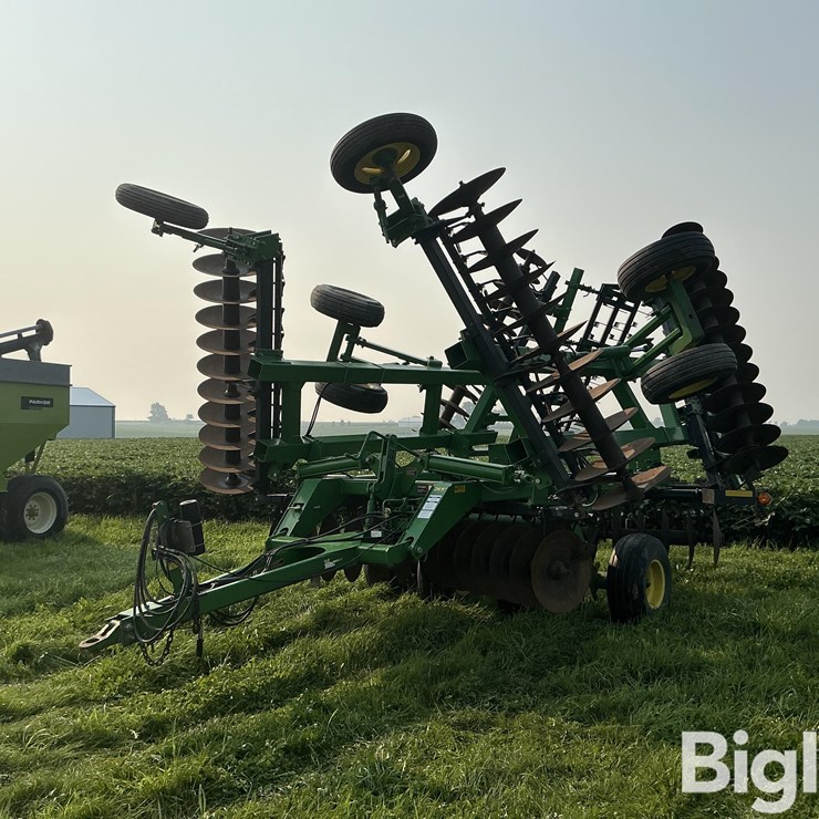 JOHN DEERE 637