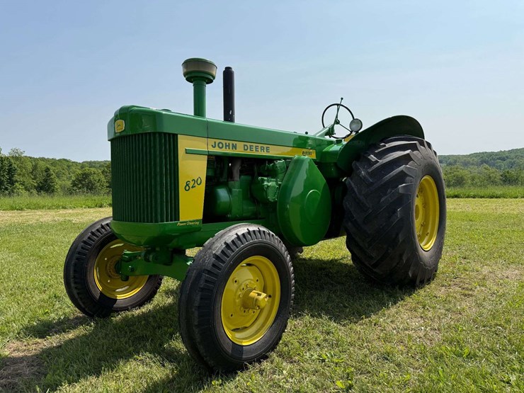 john-deere-820-image-1