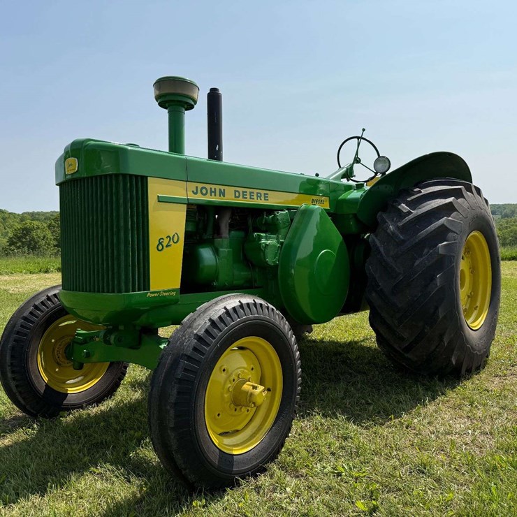 JOHN DEERE 820