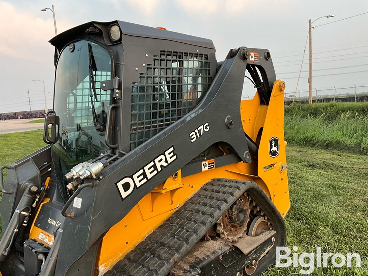 2017-deere-317g-image-9