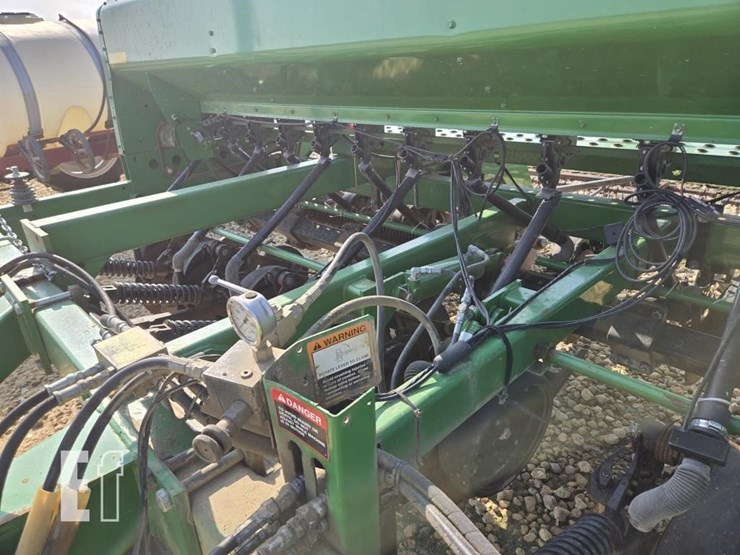 john-deere-1560-image-16