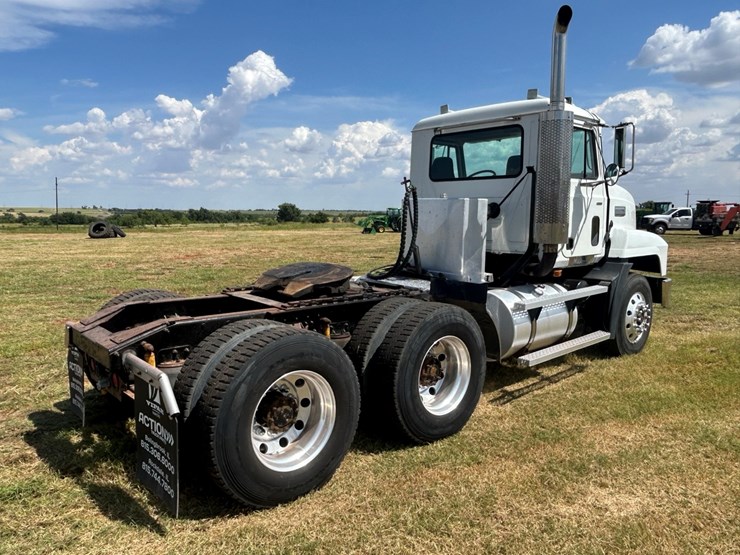 2001-mack-ch613-image-29