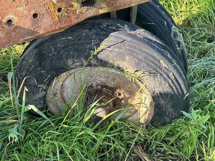 john-deere-70-image-11