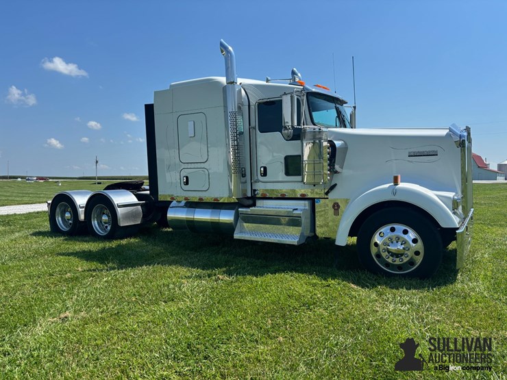 2019-kenworth-w900-image-3