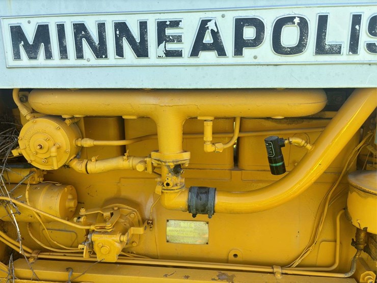 minneapolis-moline-g900-image-22