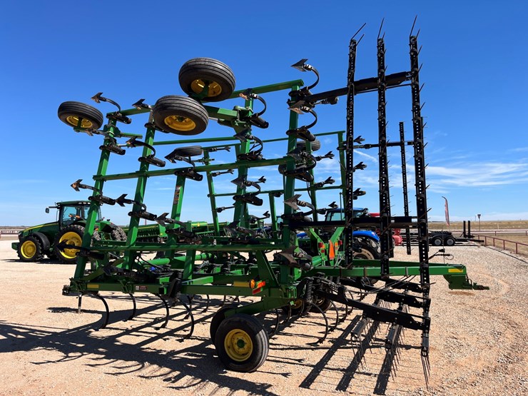 2009-john-deere-2210-image-12