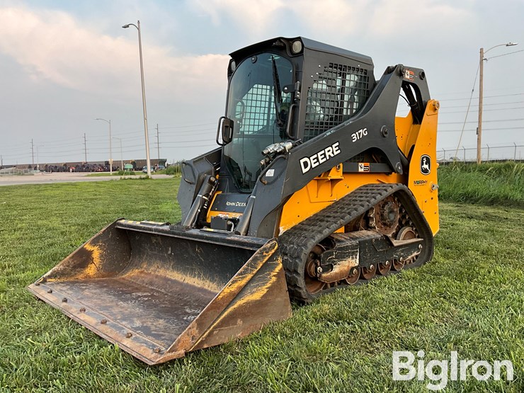 2017-deere-317g-image-1