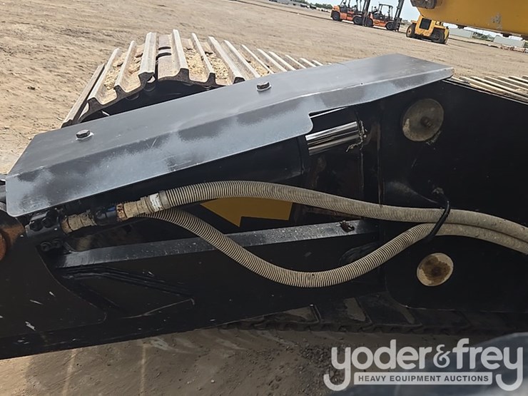 2022-deere-130g-image-54