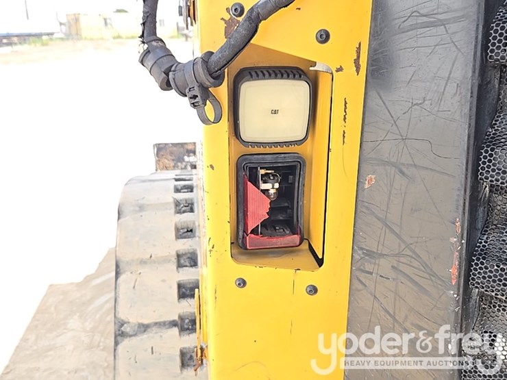 2022-caterpillar-259d3-image-31