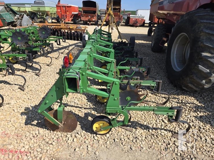 john-deere-825-image-2