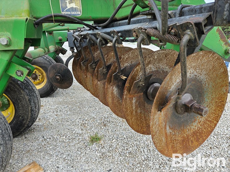 john-deere-630-image-16