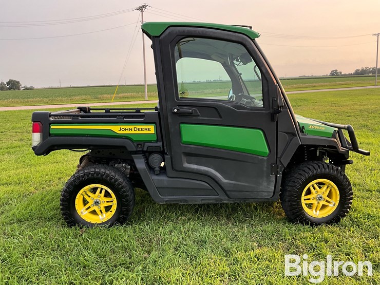 2021-john-deere-gator-image-4