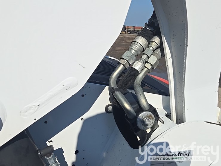 2019-bobcat-t590-image-35