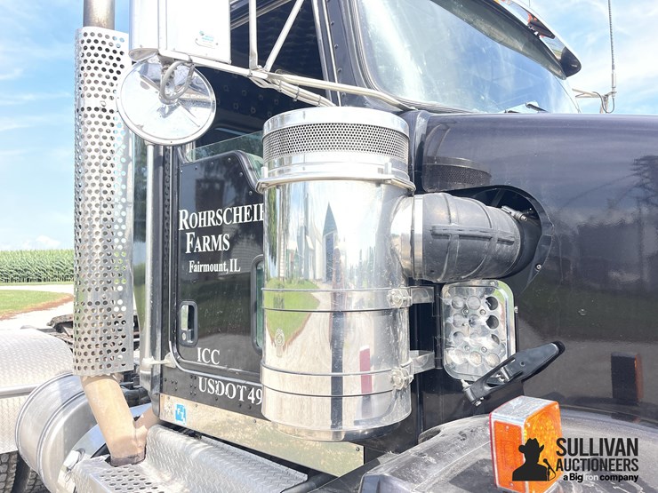 2011-kenworth-t800-image-19