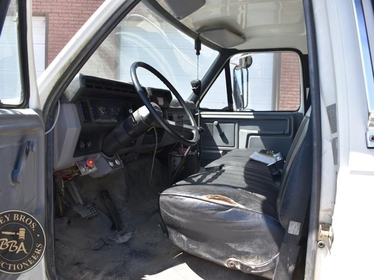 1995-ford-f800-image-18
