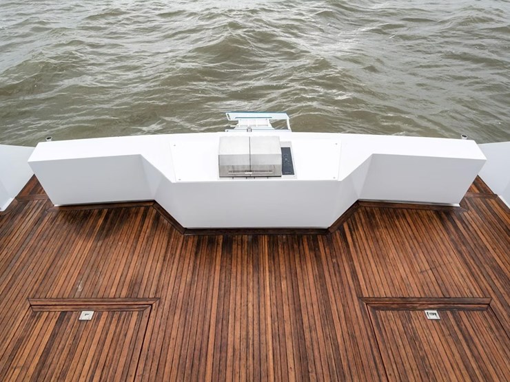 #18-•-2003-breaux-brothers-85'-yacht-|-"come-monday"-image-11