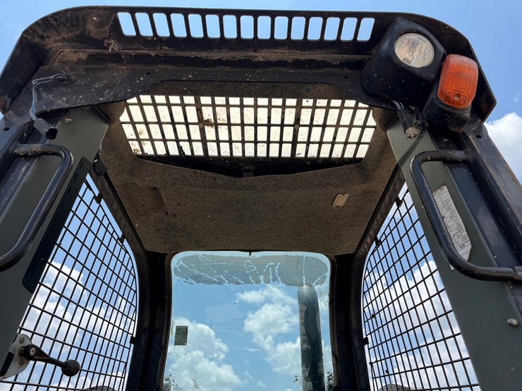 2015-new-holland-l218-image-10