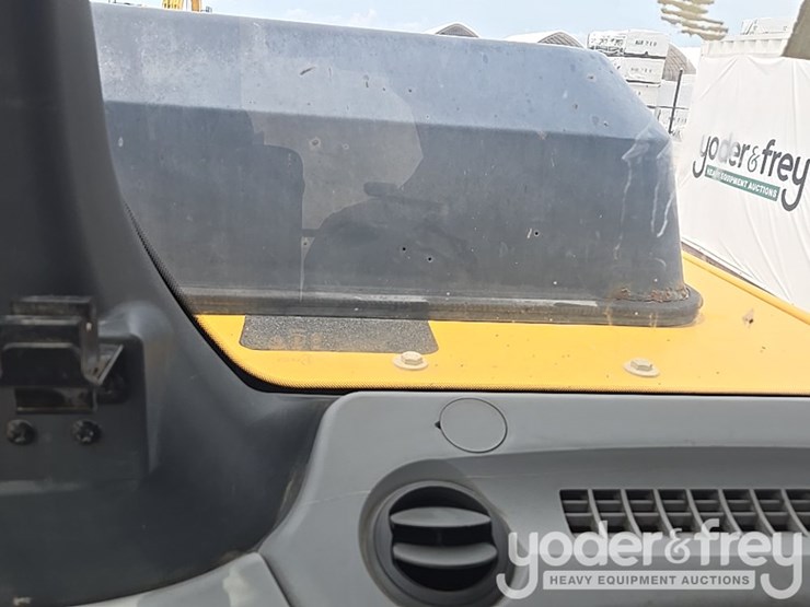 2022-deere-130g-image-76