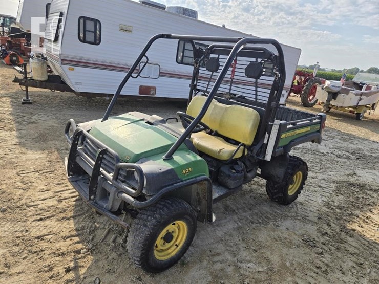 john-deere-gator-xuv-825i-image-1