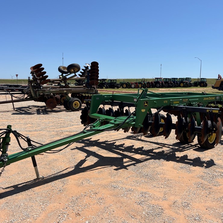 2013 JOHN DEERE 670