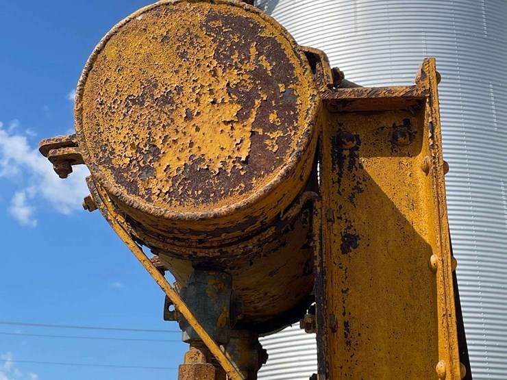 caterpillar-sixty-image-93