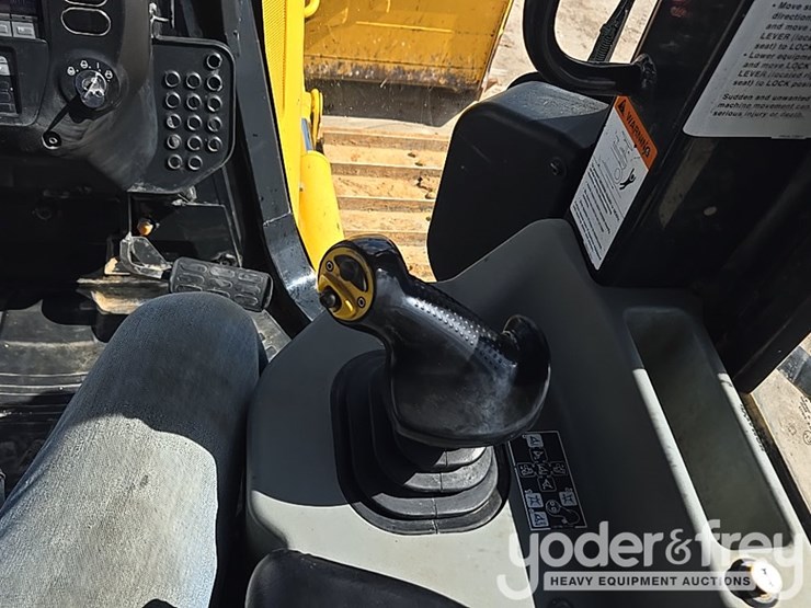 2021-komatsu-d61px-24-image-53