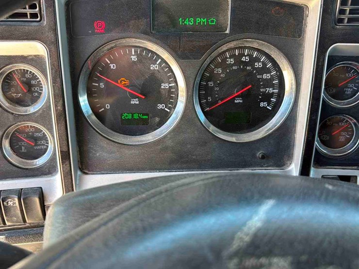 2014-kenworth-t800-image-11