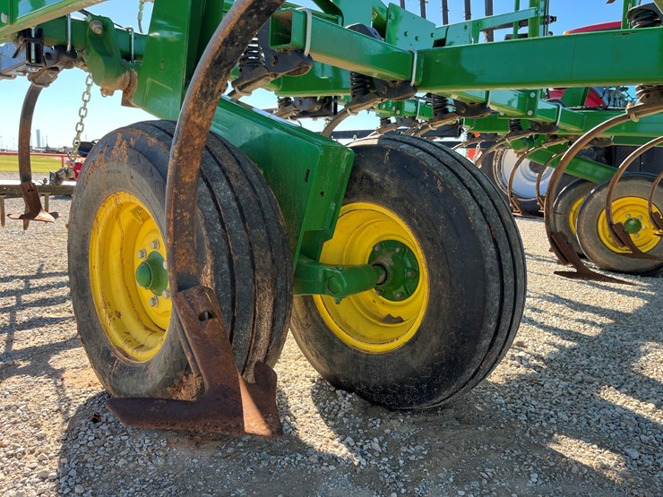 2014-john-deere-2210-image-6