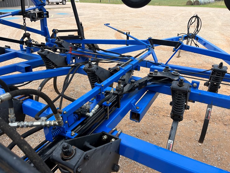 2014-new-holland-st830-image-16
