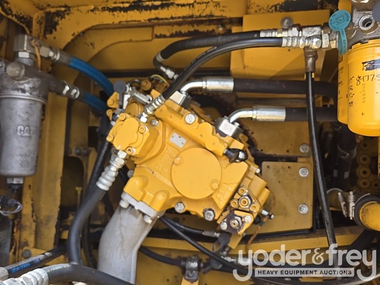 2015-caterpillar-329fl-image-57