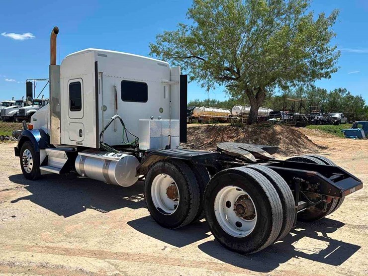 2015-kenworth-t800-image-6