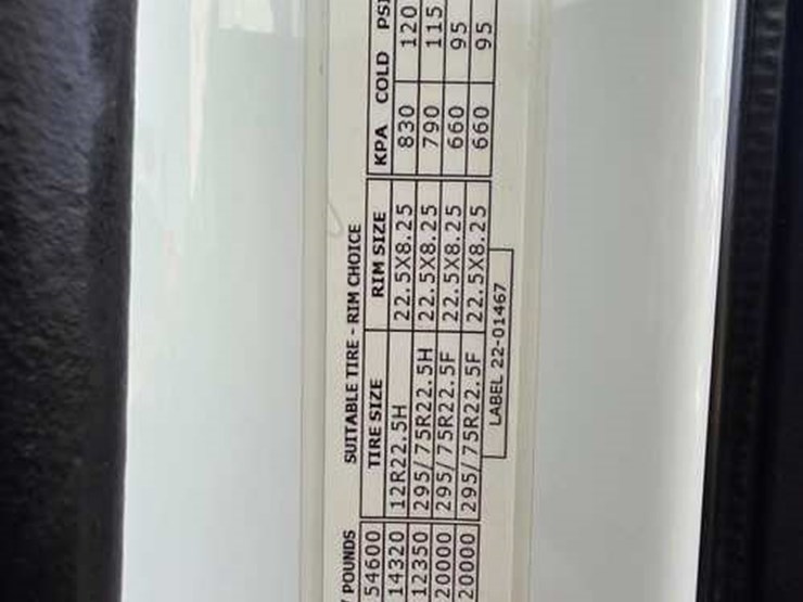 2017-peterbilt-567-image-6
