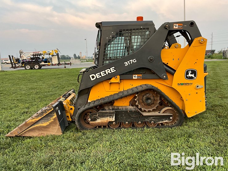 2017-deere-317g-image-8