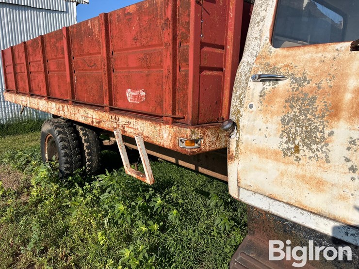 1965-international-grain-truck-image-15