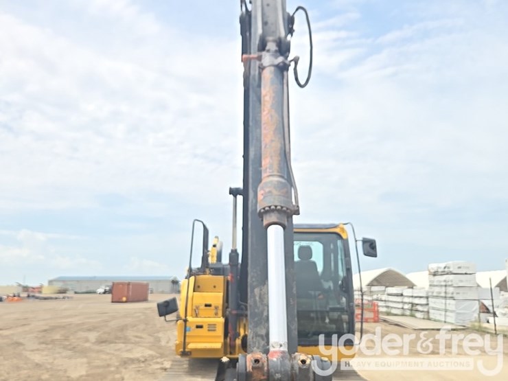 2022-deere-130g-image-41