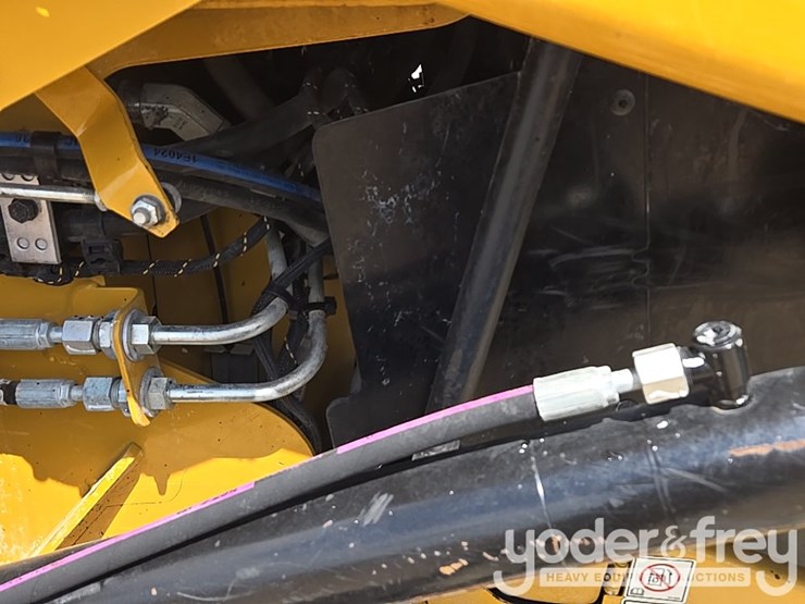2022-caterpillar-259d3-image-35
