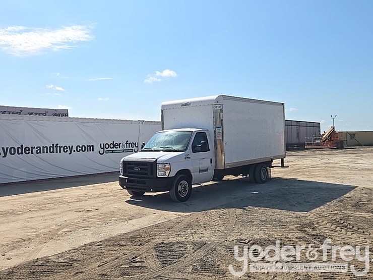 2019-ford-e350-image-1