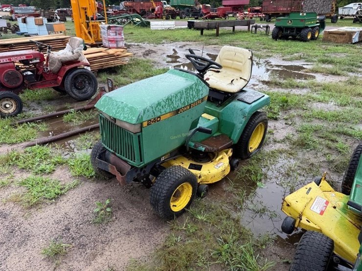 john-deere-240-image-3