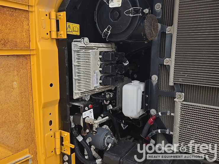 2022-deere-130g-image-46