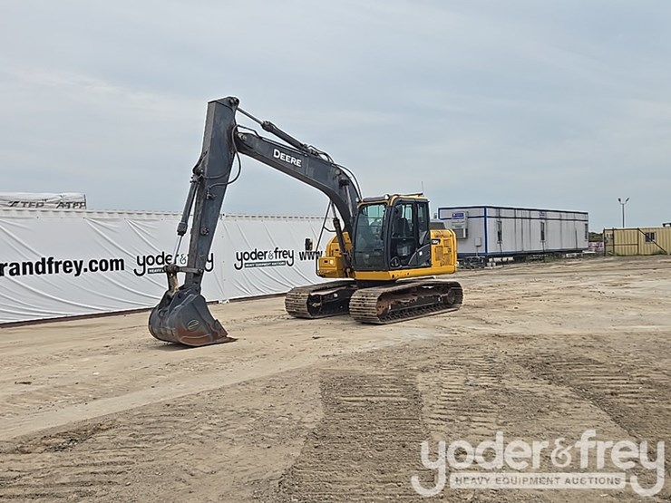 2022-deere-130g-image-1