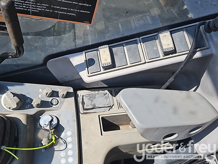 2015-deere-85g-image-36
