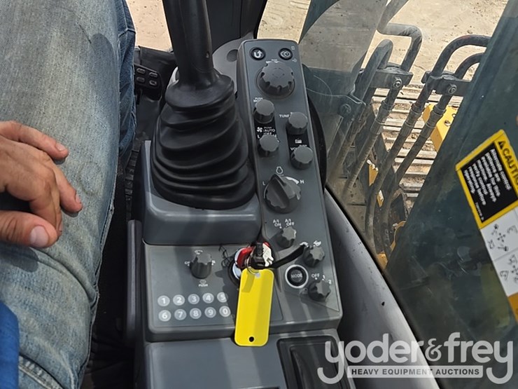 2022-deere-130g-image-74