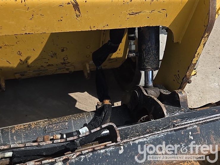 2022-caterpillar-259d3-image-30