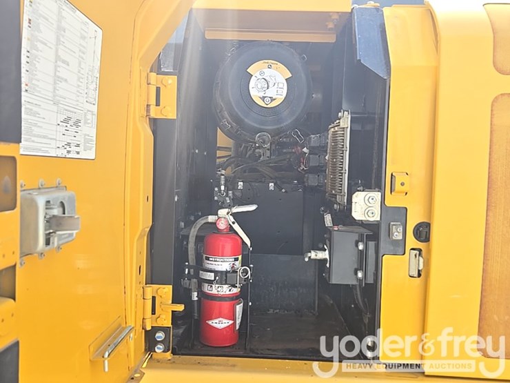 2017-deere-210g-lc-image-52
