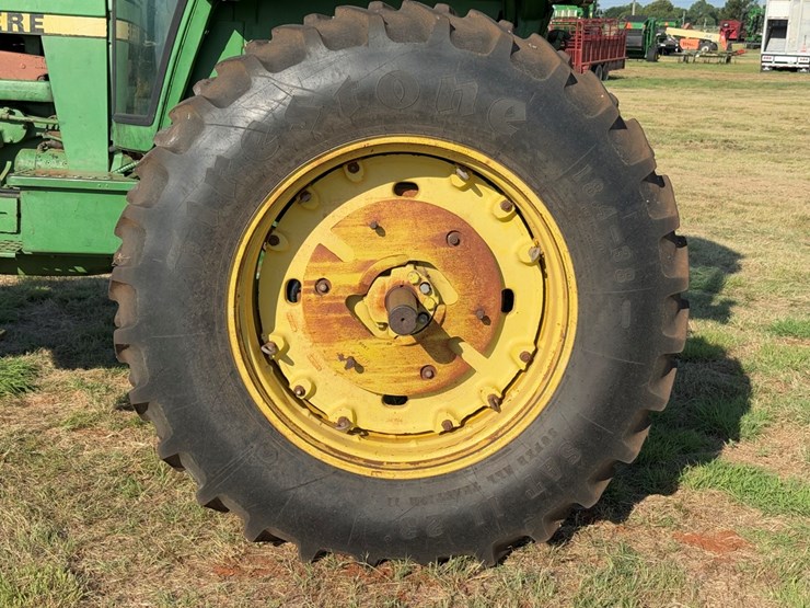 john-deere-4240-image-3