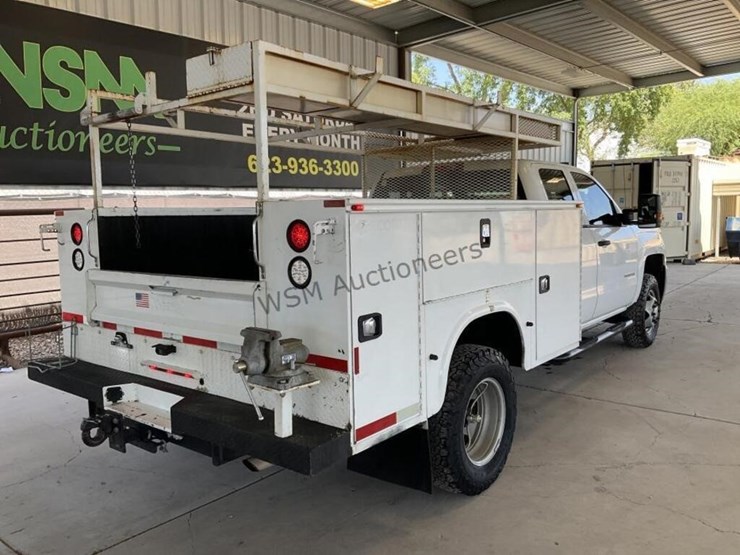 2015-chevrolet-3500-image-7